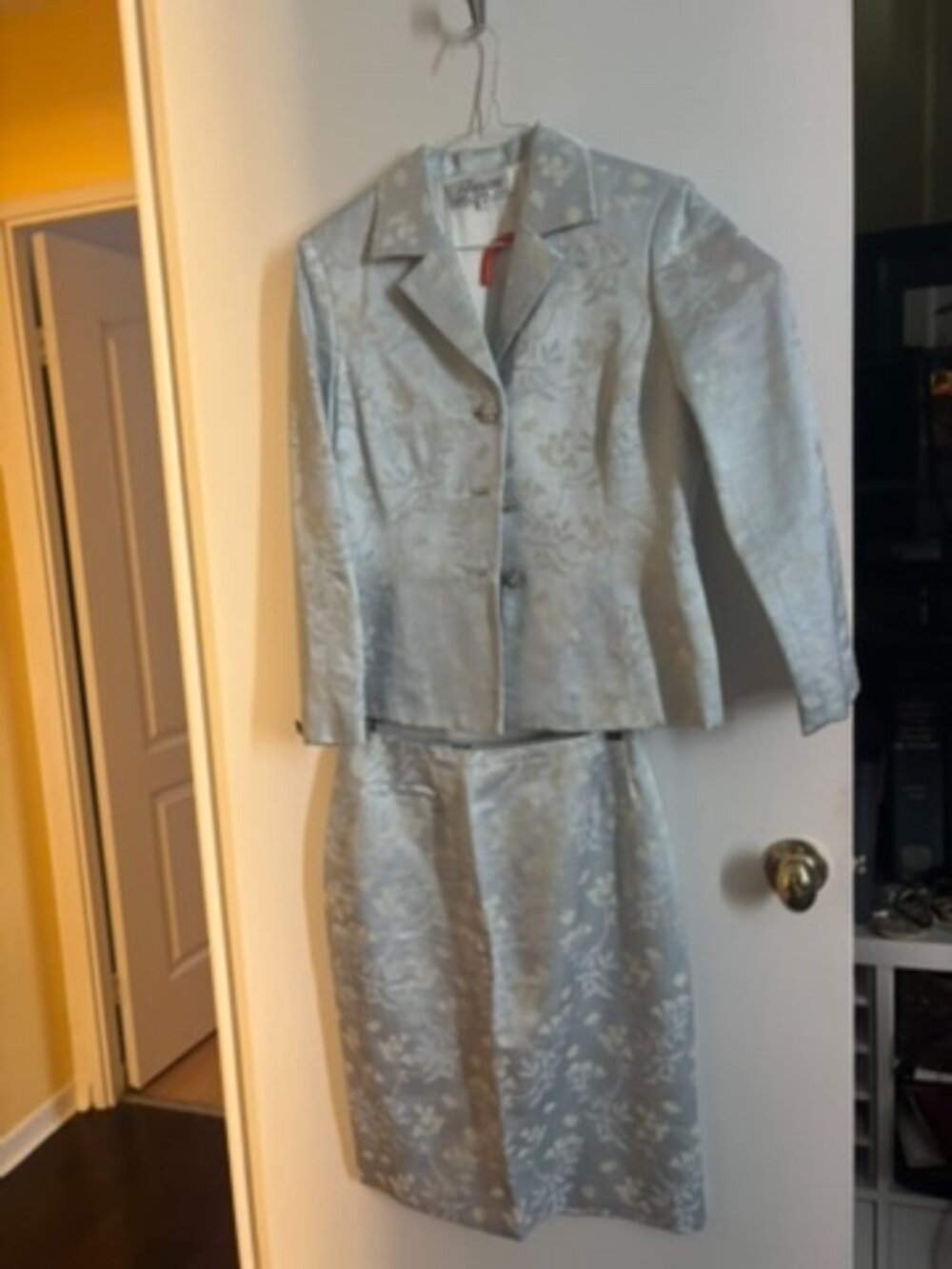 Gorgeous vintage white jacquard skirt suit